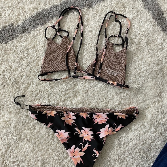 🚫SOLD🚫BNWOT acacia swimsuit - Picture 3 of 3